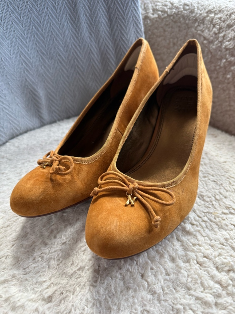 Naturalizer Suede Round-Toe Pumps in Mustard/Camel